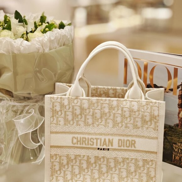 Dior Lady Dior Handbag - Legend of Elegance - Picture 3 of 4